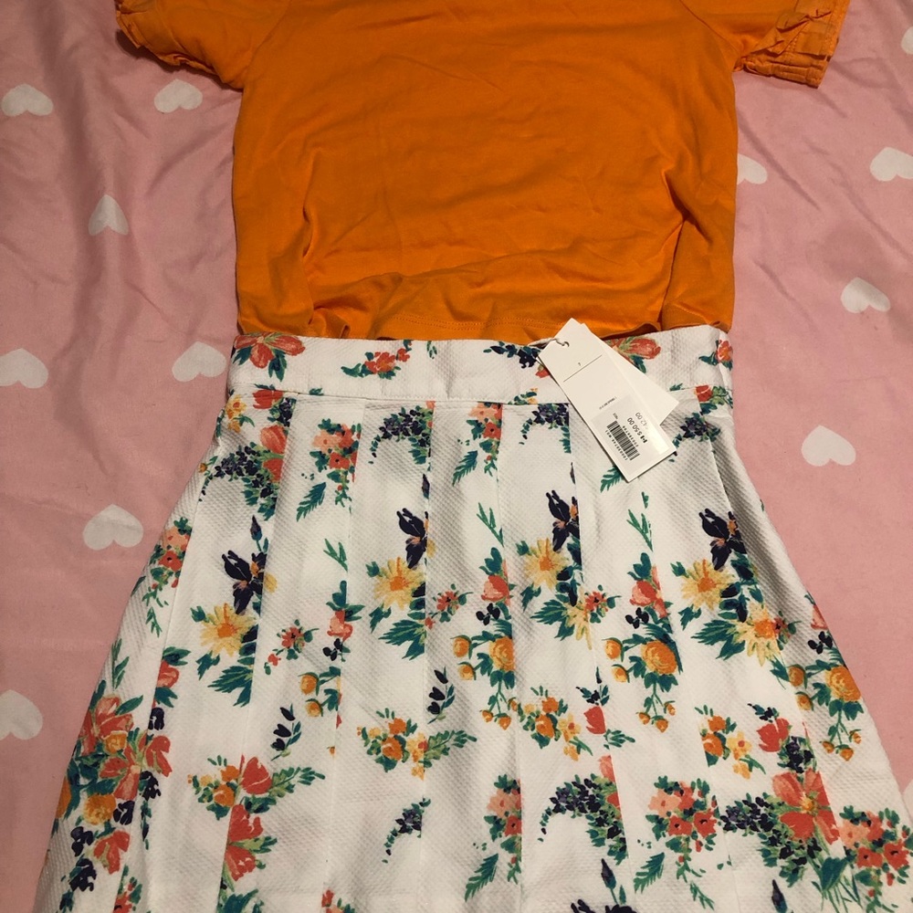 Janie and Jack girl! Pleated sleeve top and pleated floral skirt